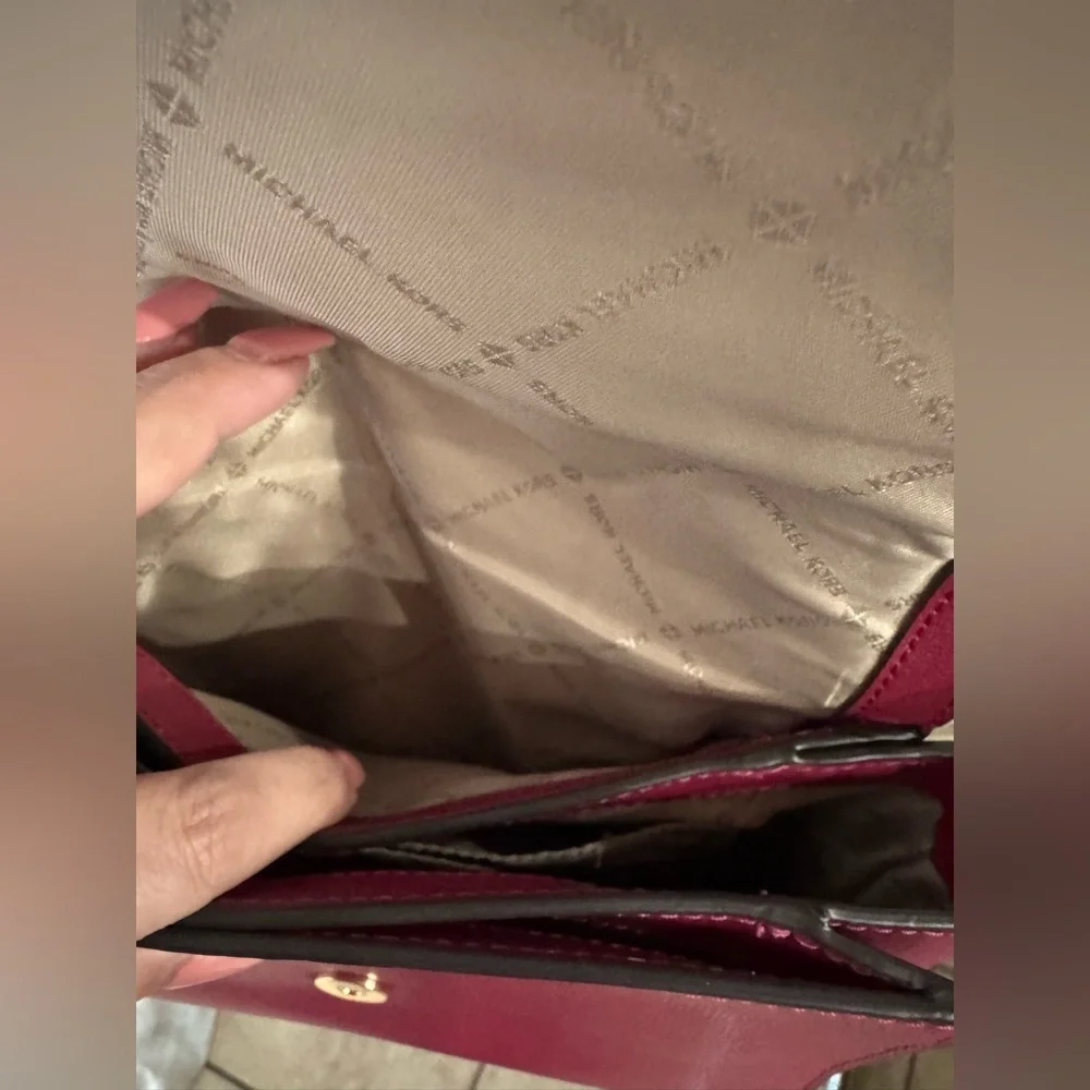 Michael Kors Burgundy Crossbody Bag Ellis‎ medium size